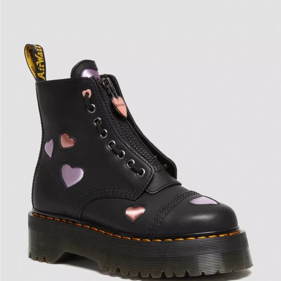 ❤️BNIB DR MARTEN Sinclair Heart Black Boots $210